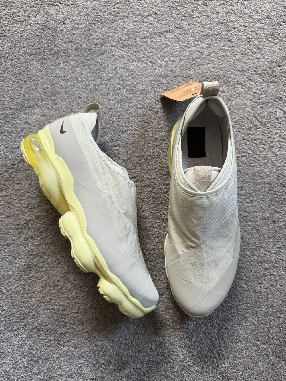 Size 9 - Nike Air Vapormax Moc Roam Sneakers in Light Stone Yellow